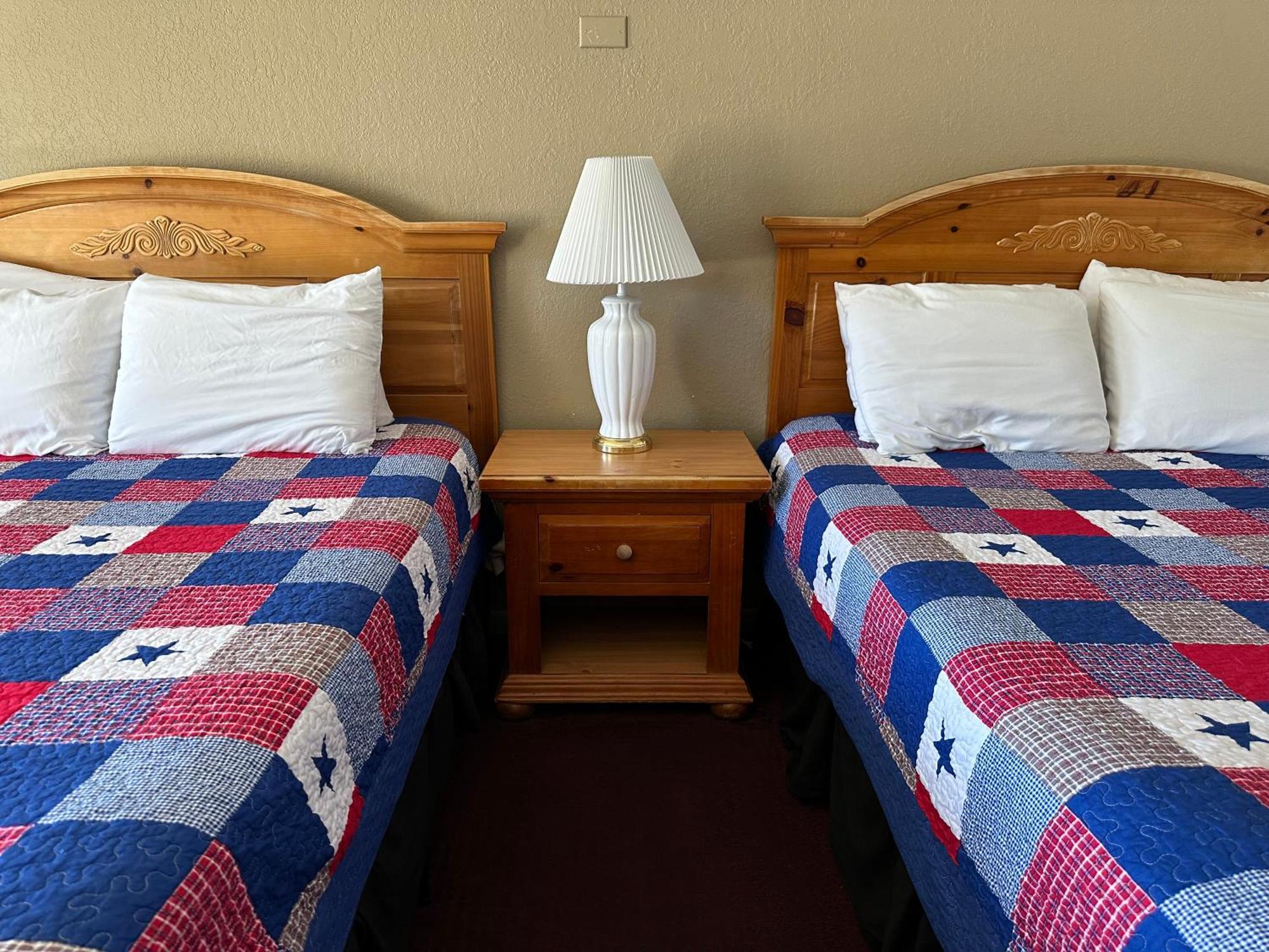 Sunset Inn And Suites เฟรเดอริกส์เบิร์ก ภายนอก รูปภาพ