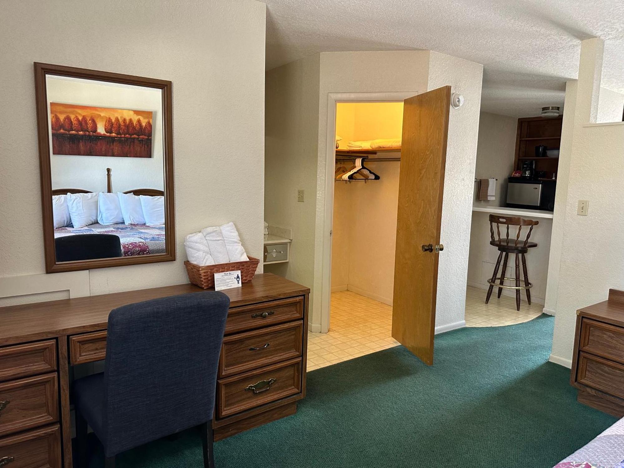 Sunset Inn And Suites เฟรเดอริกส์เบิร์ก ภายนอก รูปภาพ